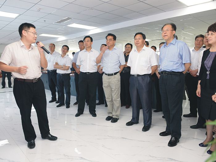 安徽省委常委、合肥市委書(shū)記吳存榮，合肥市黨政代表團(tuán)一行蒞臨我集團(tuán)參觀(guān)考察